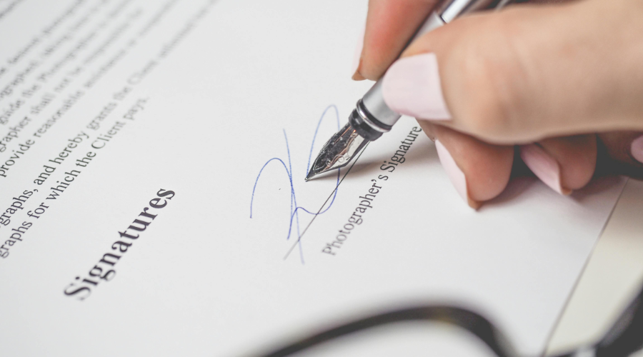 Firma di traduzione giurata con penna