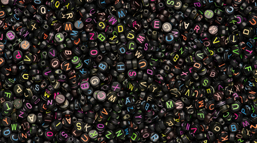 Portada blog letras de colores sobre fondo negro